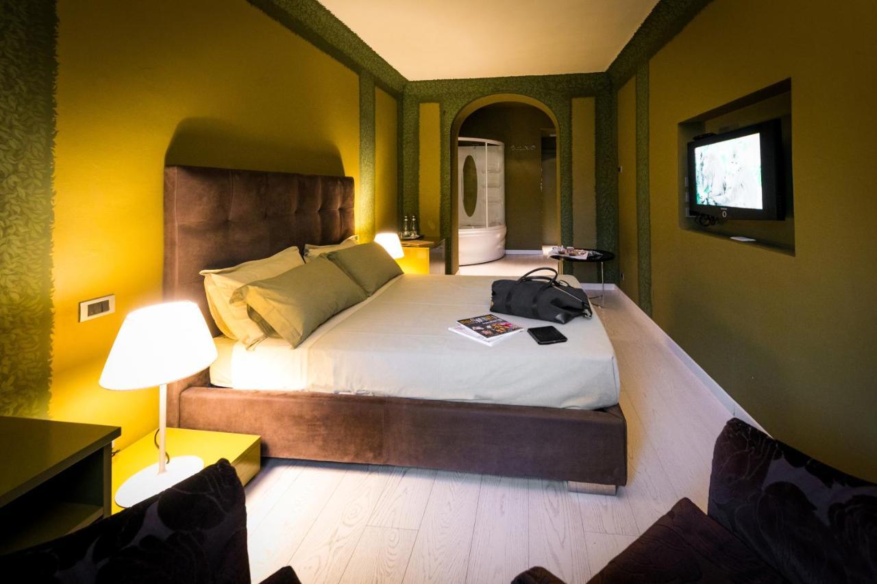 Hotel Castello Degli Angeli à Carobbio degli Angeli Extérieur photo