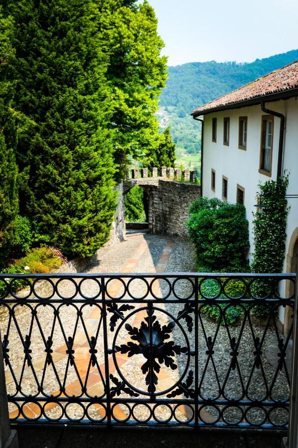 Hotel Castello Degli Angeli à Carobbio degli Angeli Extérieur photo