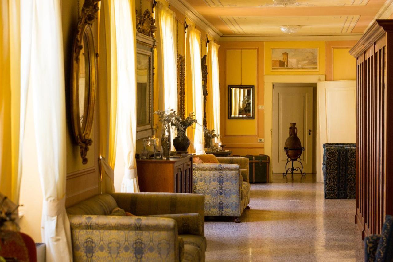 Hotel Castello Degli Angeli à Carobbio degli Angeli Extérieur photo