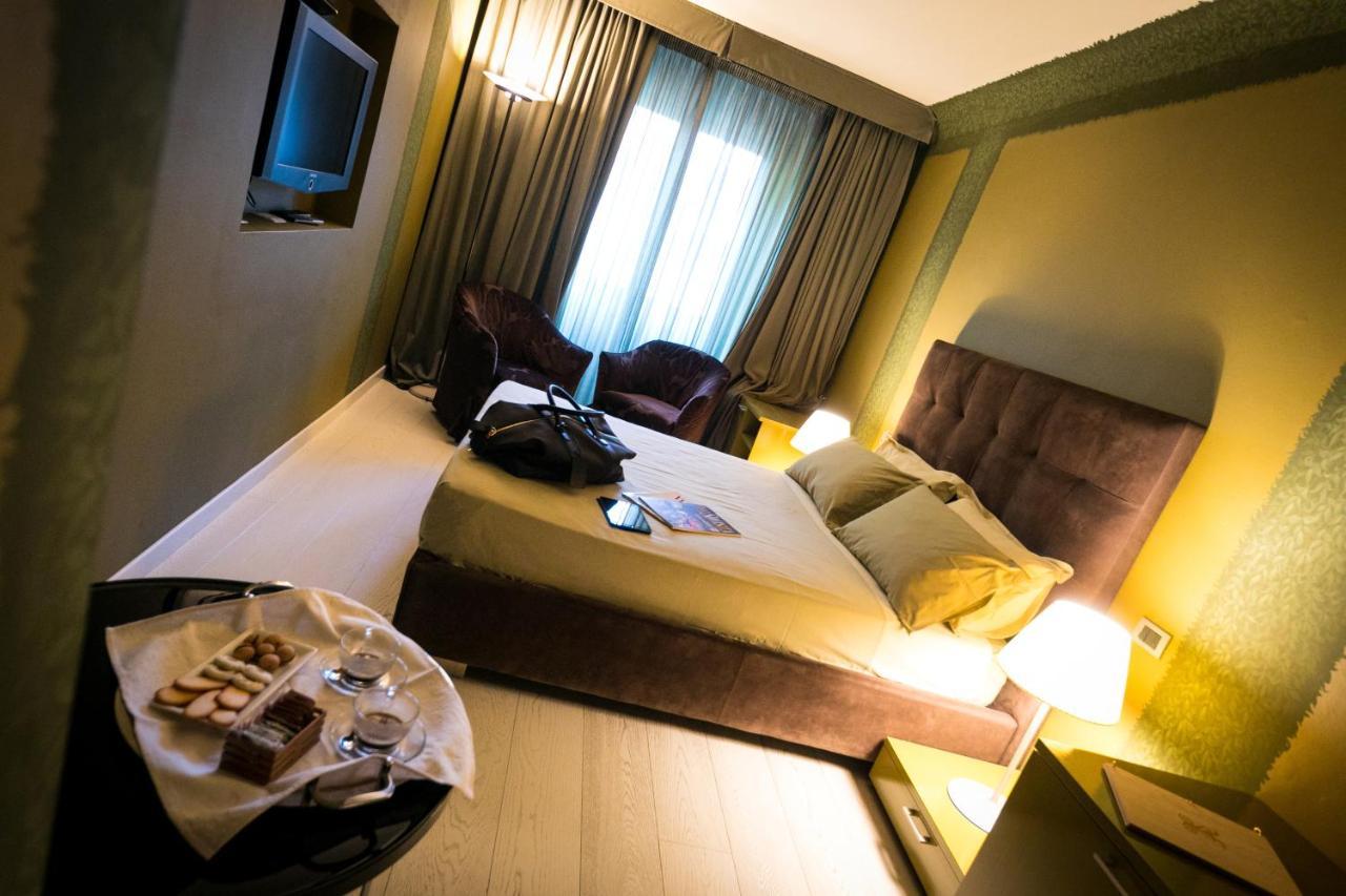 Hotel Castello Degli Angeli à Carobbio degli Angeli Extérieur photo