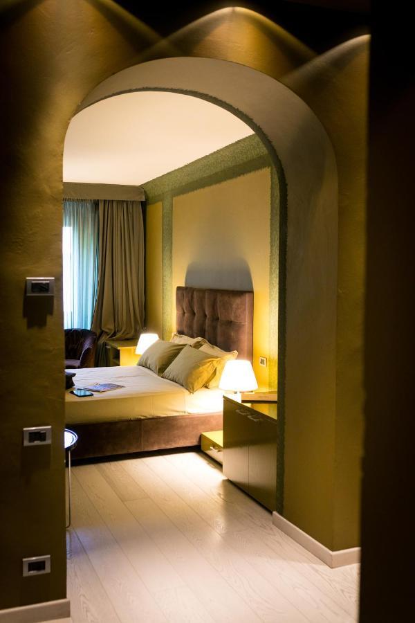 Hotel Castello Degli Angeli à Carobbio degli Angeli Extérieur photo