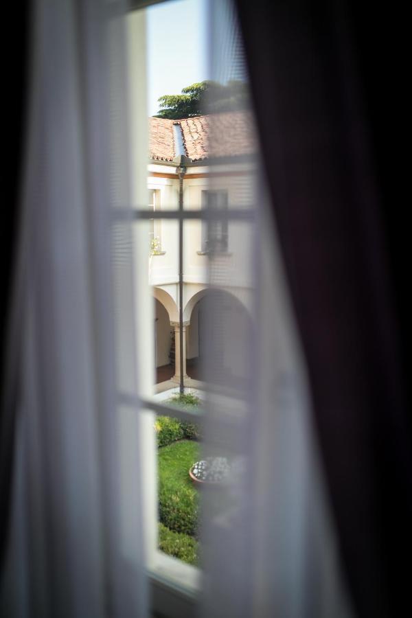 Hotel Castello Degli Angeli à Carobbio degli Angeli Extérieur photo