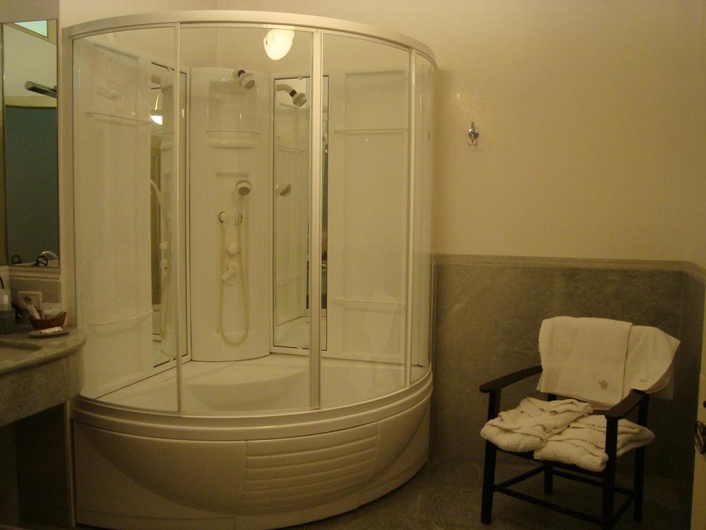Hotel Castello Degli Angeli à Carobbio degli Angeli Chambre photo