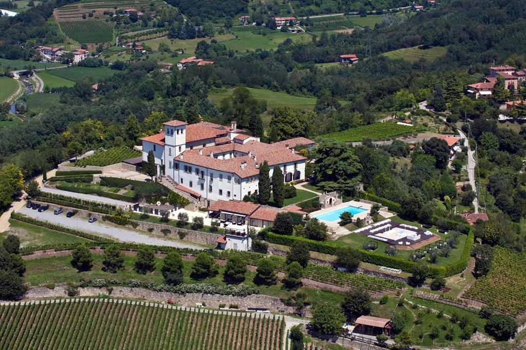 Hotel Castello Degli Angeli à Carobbio degli Angeli Extérieur photo