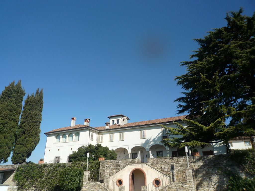 Hotel Castello Degli Angeli à Carobbio degli Angeli Extérieur photo
