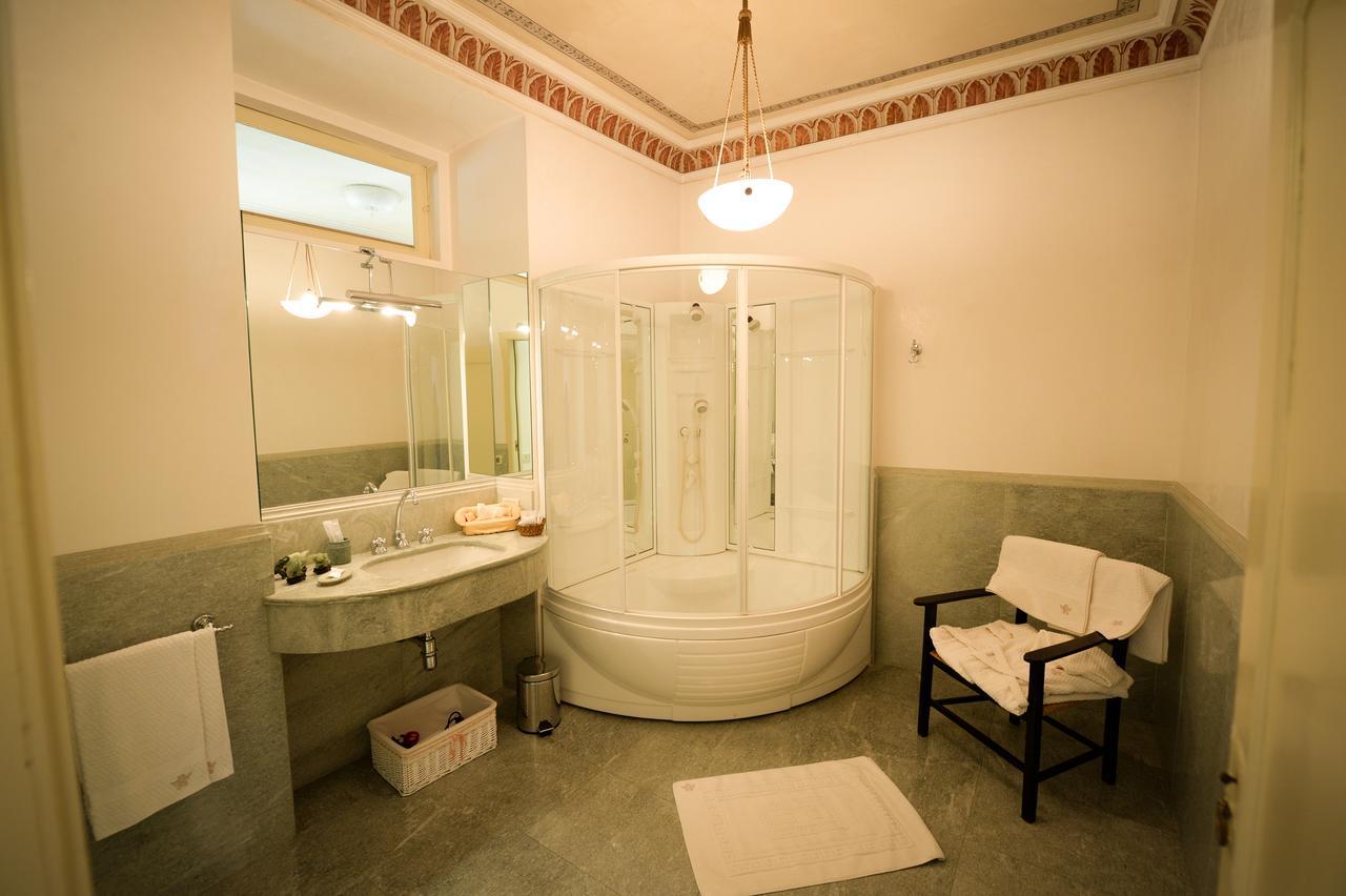 Hotel Castello Degli Angeli à Carobbio degli Angeli Extérieur photo